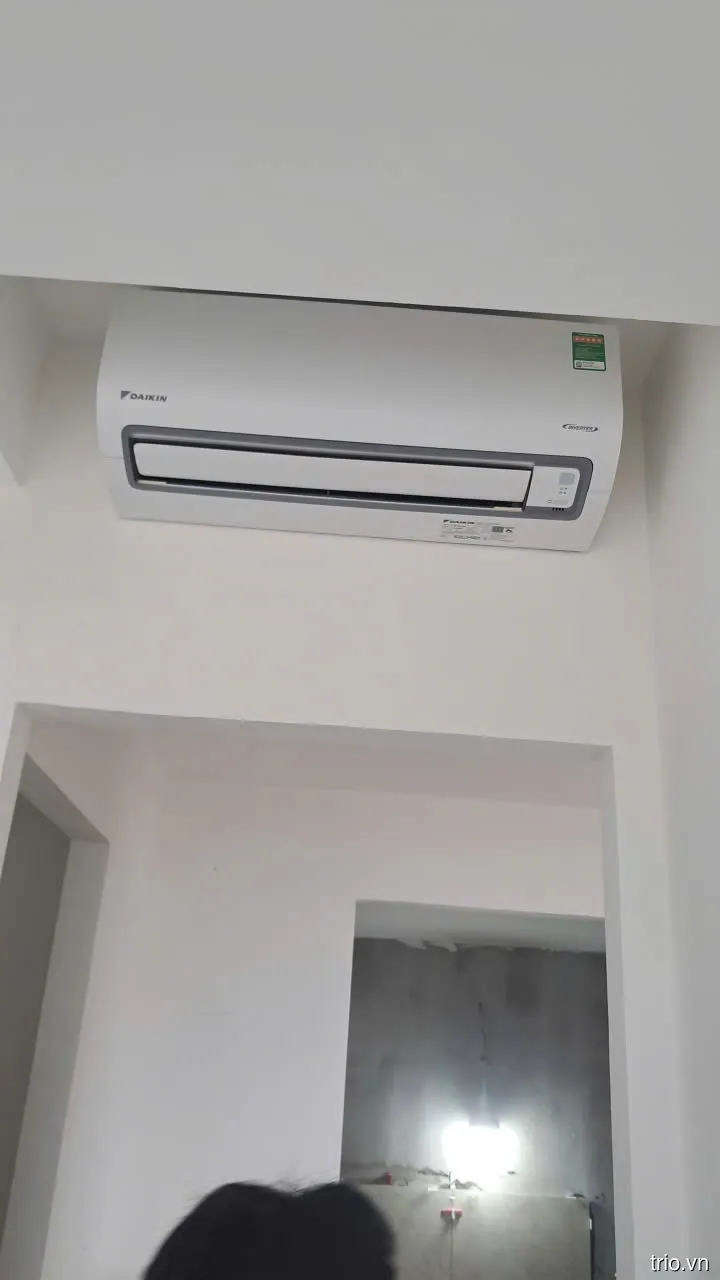 Máy lạnh Treo Tường Daikin Inverter 3HP FTKM71AVMV/RKM71AVMV