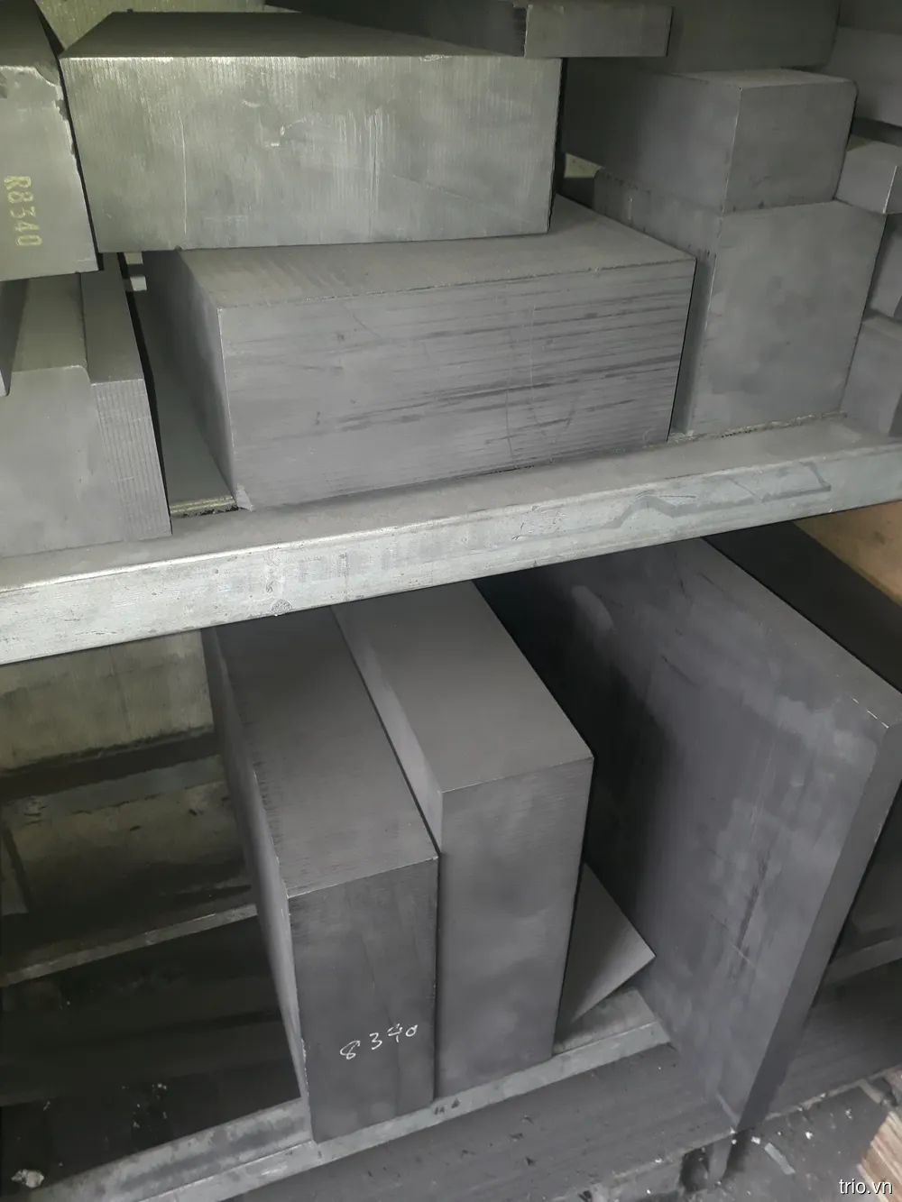 Tấm Graphite Chịu Nhiệt, Dẫn Điện Tốt - Ứng Dụng Đa Dạng Trong Công Nghiệp